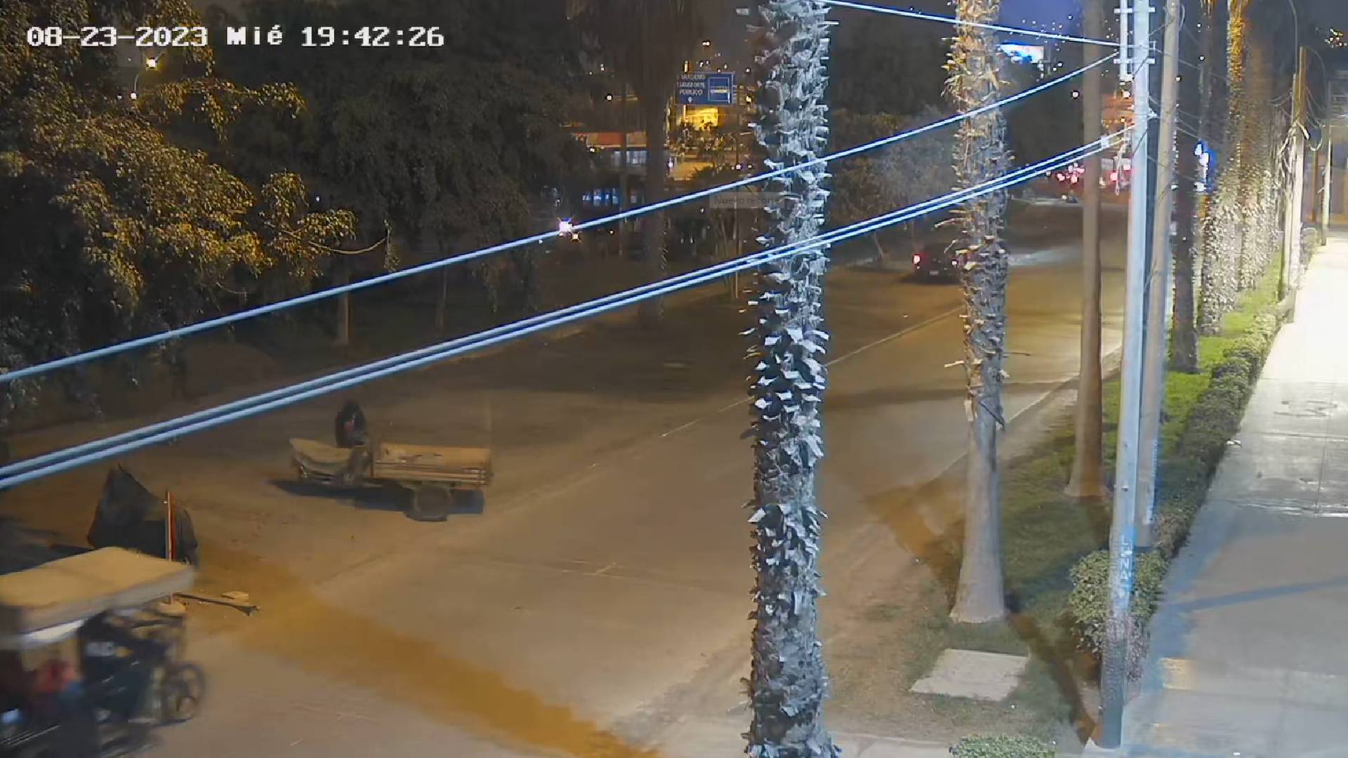 Roban mototriciclo en medio de la noche