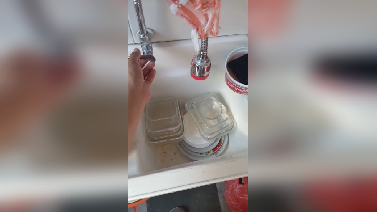 Los vecinos no pueden lavar sus platos ni bajar la palanca de sus baños