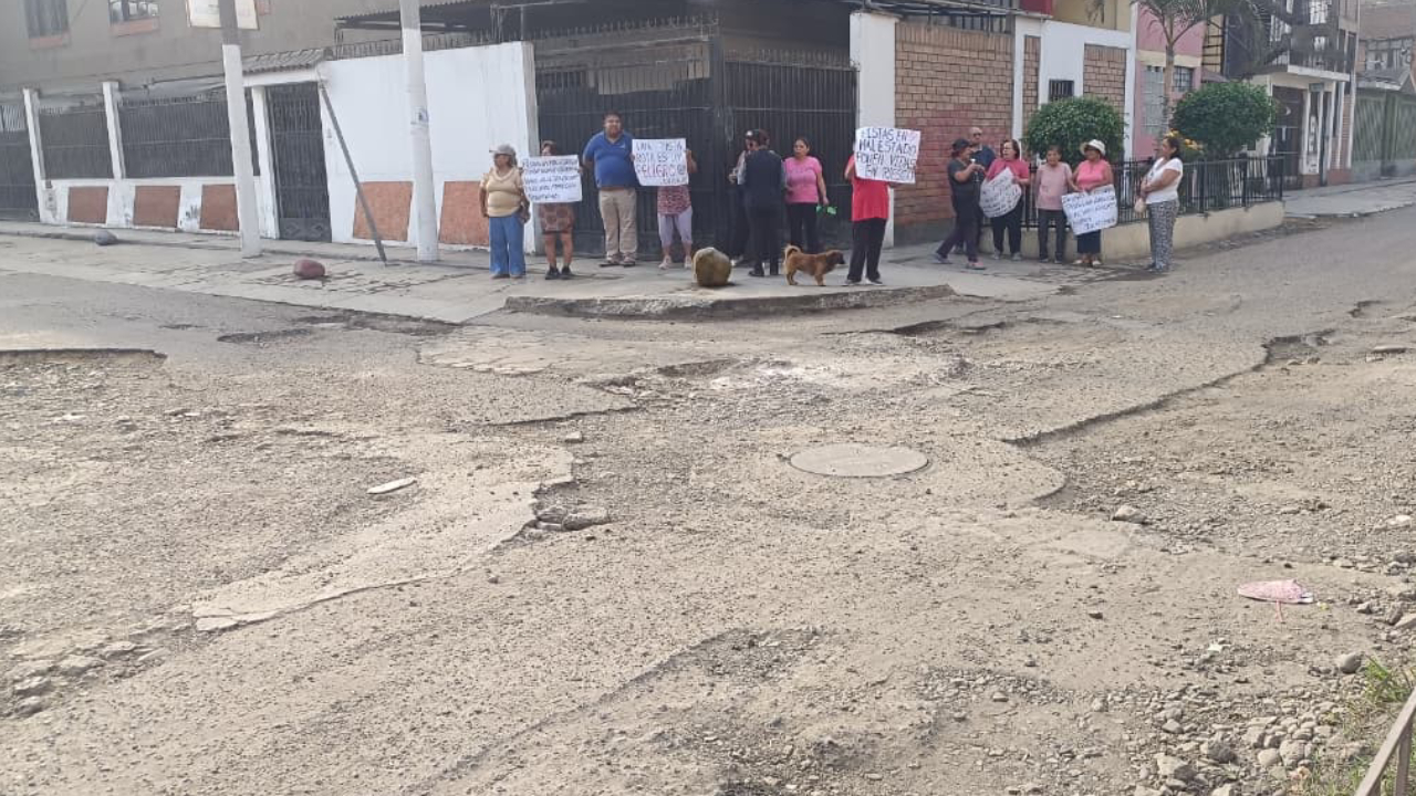 San Juan de Lurigancho: vecinos de Zárate reclaman pistas en mal estado desde hace varios años [VIDEO]