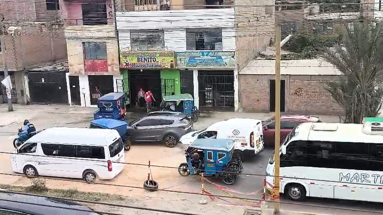 La pista está sin asfaltar desde hace una semana