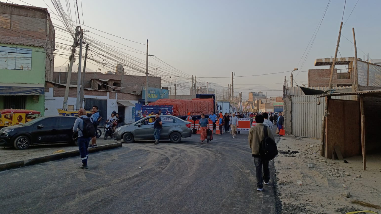 Carabayllo: usuarios denuncian congestión tras cierre de vías por obras en la avenida Camino Real [VIDEO]