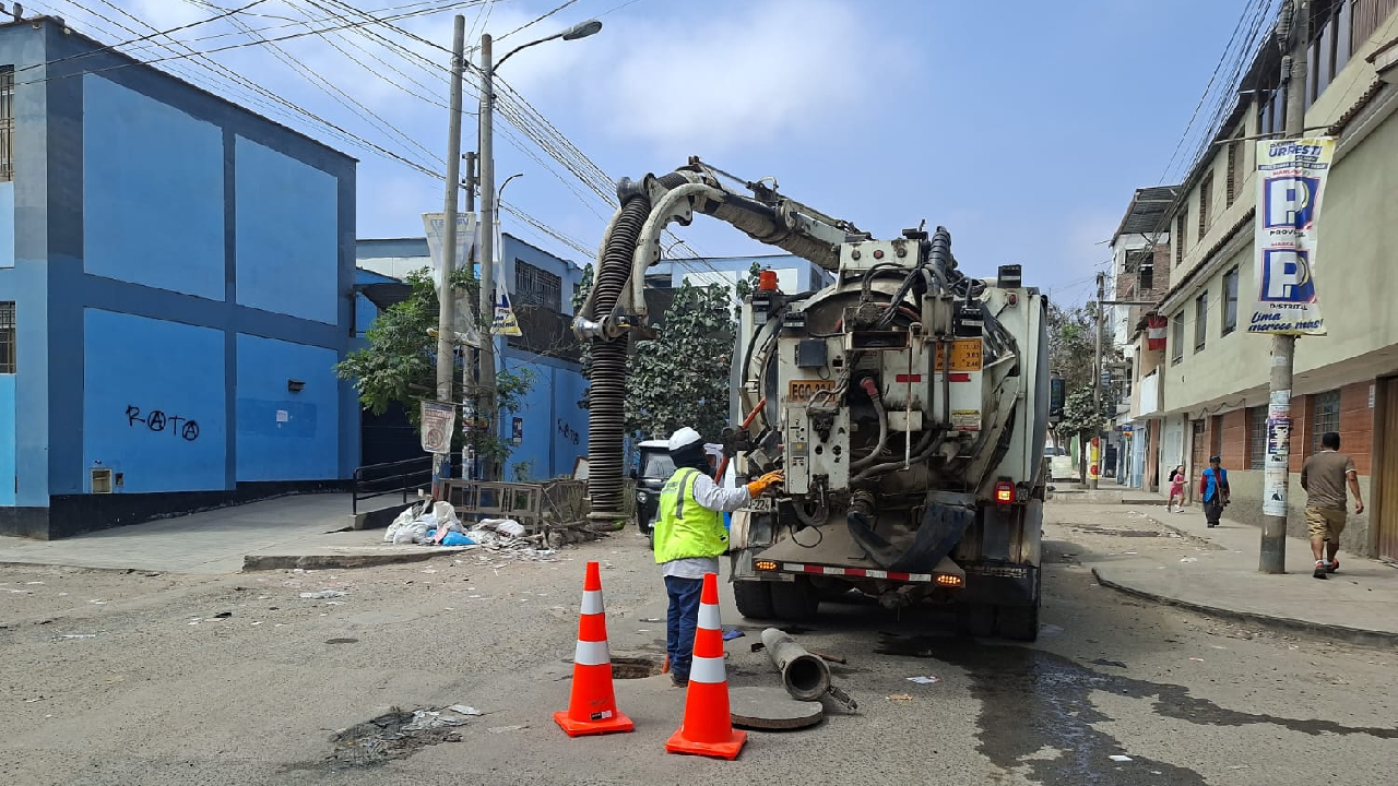 San Juan de Miraflores: casas inundadas de aguas residuales tras colapso de desagüe en Pamplona Alta